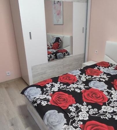 Luxury And Stylish Apartmen, Metro Station Obelya Софія Екстер'єр фото