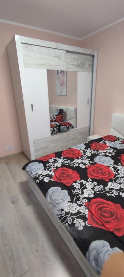 Luxury And Stylish Apartmen, Metro Station Obelya Софія Екстер'єр фото